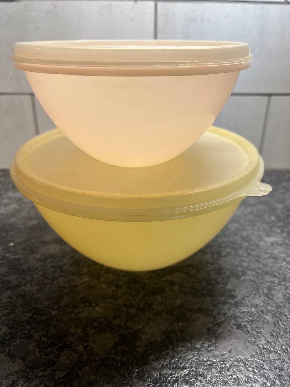 Set of 2 Tupperware Wonderlier bowls. Yellow and Pink. Fair condition